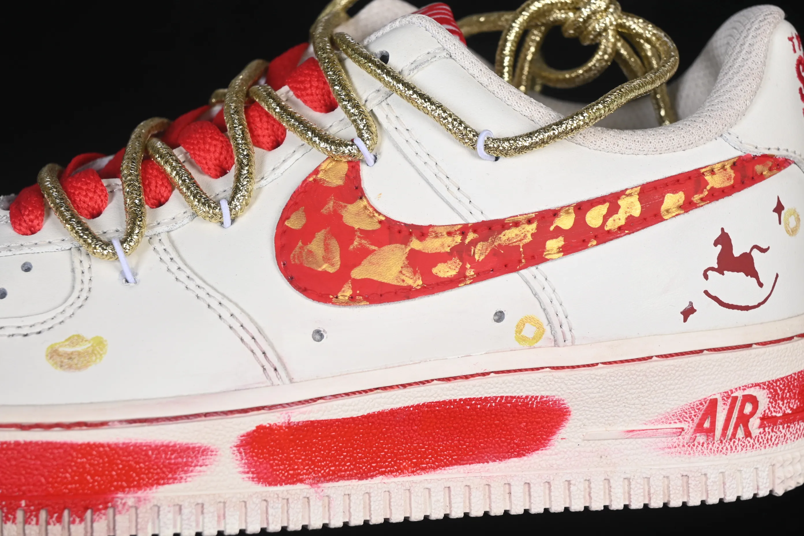 All categories Nk Air Force 1 Air Force series Nk Air Force 1 Low Air Force low-top Nike Air Force 1'07 Low "Lucky Steed Traces" Hand-painted graffiti Year of the Horse limited edition Red gold rima Air Force 1 low-top casual sneakers SD2023-402
